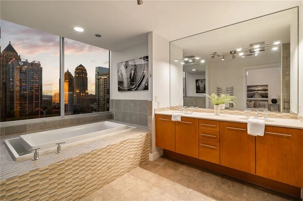 Whirlpool Spa Tub