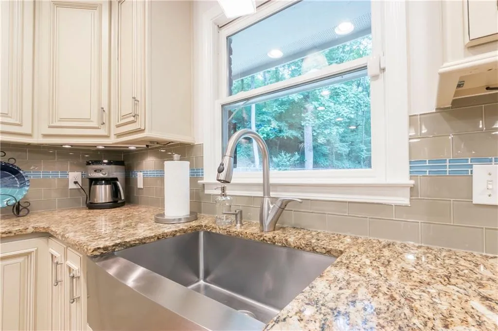 300 Beachland Drive, Sandy Springs, Georgia 30342, 5 Bedrooms Bedrooms, ,3 BathroomsBathrooms,Residential,Sold,300 Beachland Drive,5885000