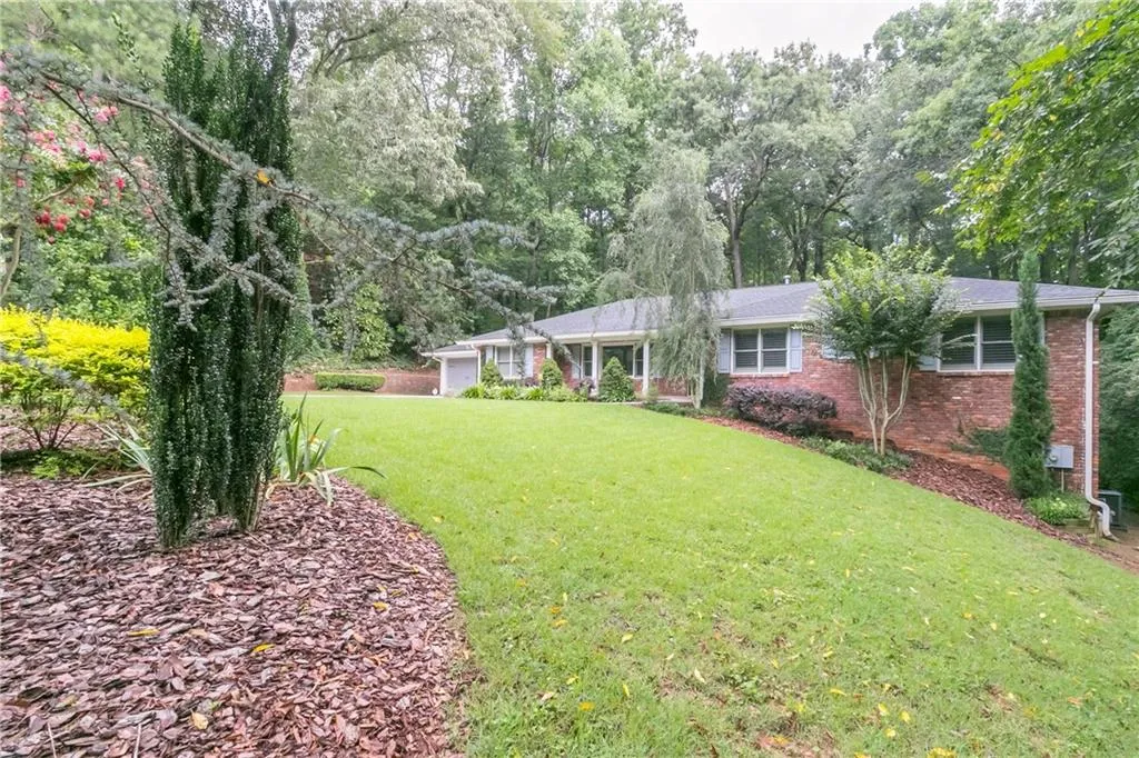 300 Beachland Drive, Sandy Springs, Georgia 30342, 5 Bedrooms Bedrooms, ,3 BathroomsBathrooms,Residential,Sold,300 Beachland Drive,5885000