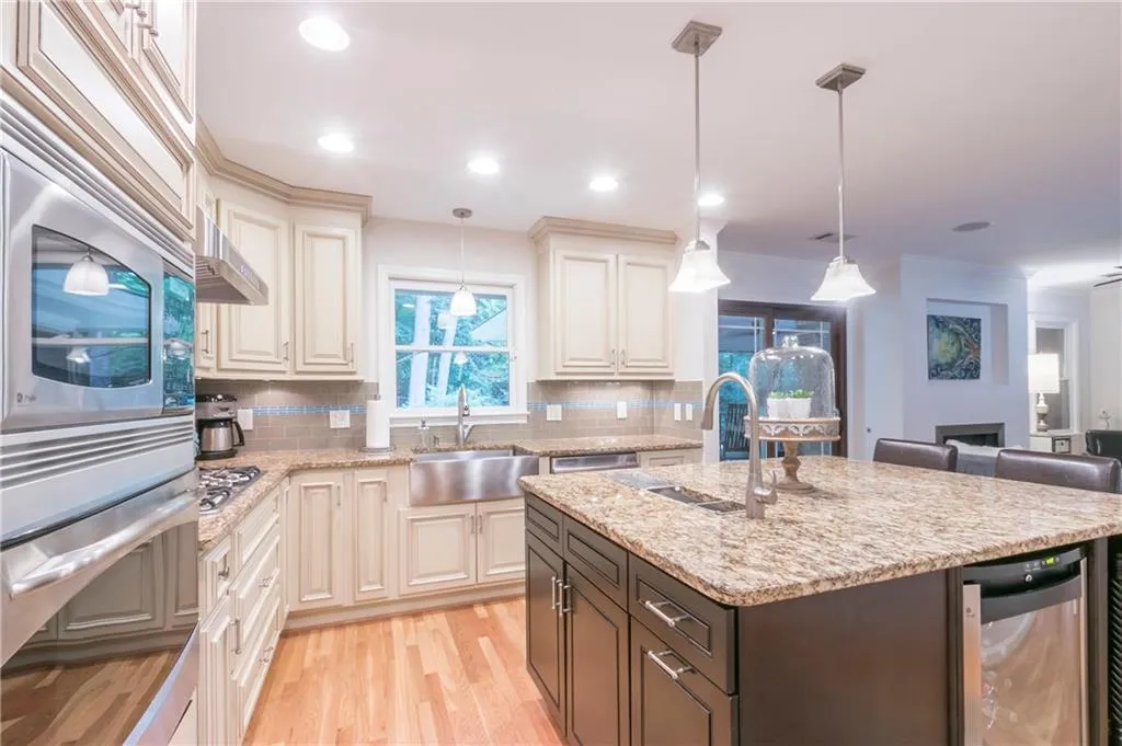 300 Beachland Drive, Sandy Springs, Georgia 30342, 5 Bedrooms Bedrooms, ,3 BathroomsBathrooms,Residential,Sold,300 Beachland Drive,5885000