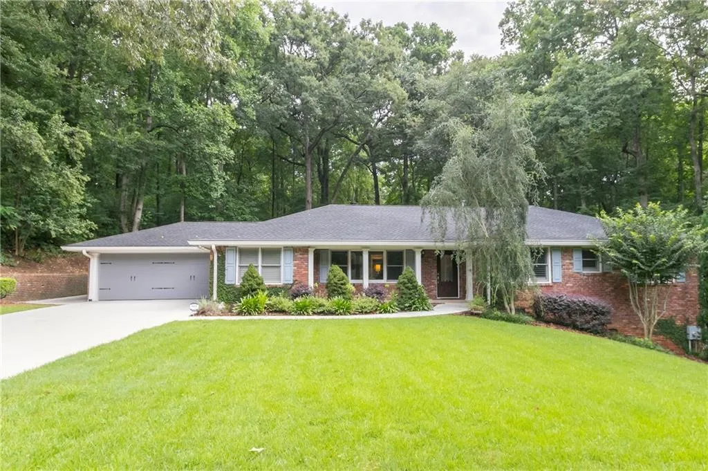 300 Beachland Drive, Sandy Springs, Georgia 30342, 5 Bedrooms Bedrooms, ,3 BathroomsBathrooms,Residential,Sold,300 Beachland Drive,5885000