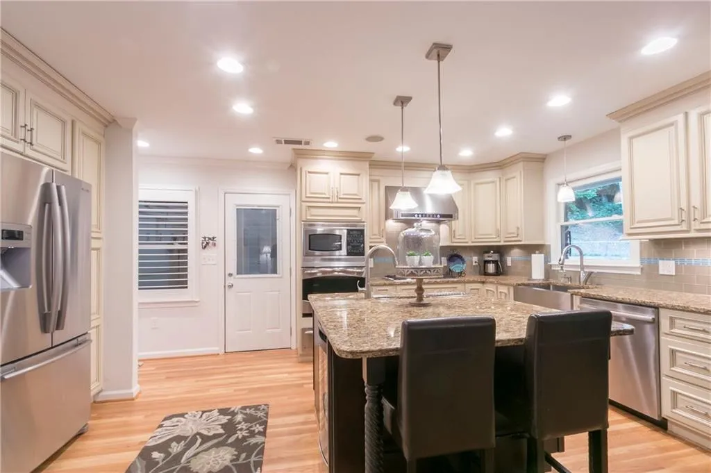 300 Beachland Drive, Sandy Springs, Georgia 30342, 5 Bedrooms Bedrooms, ,3 BathroomsBathrooms,Residential,Sold,300 Beachland Drive,5885000