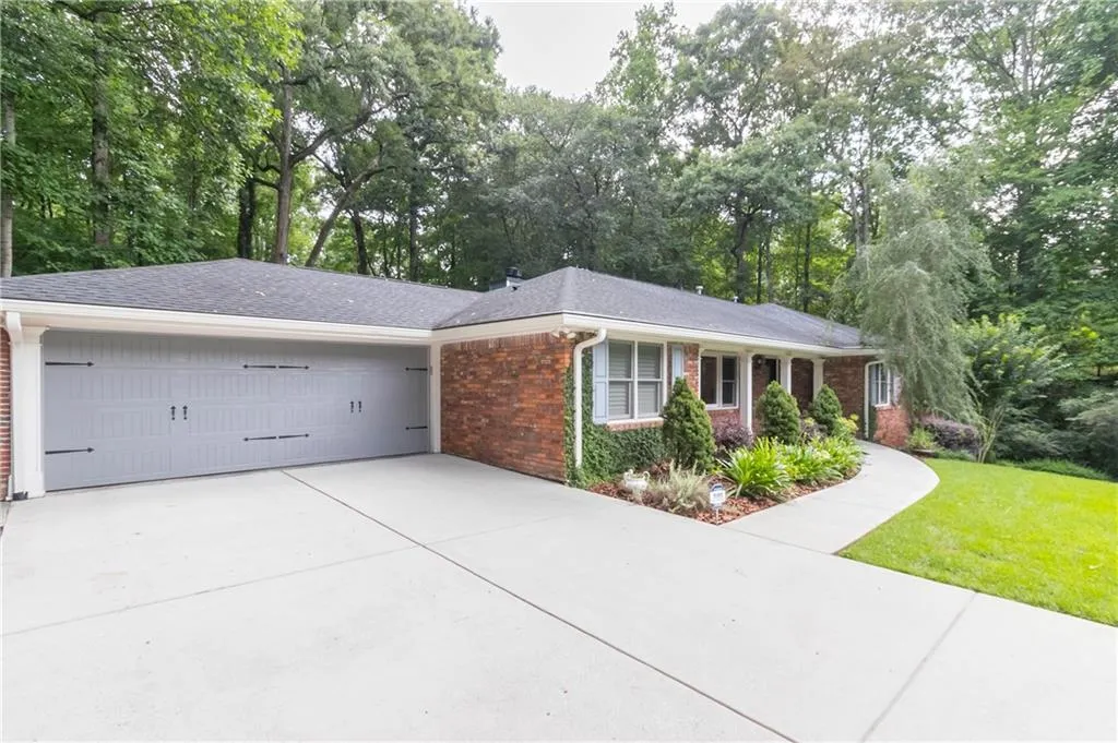 300 Beachland Drive, Sandy Springs, Georgia 30342, 5 Bedrooms Bedrooms, ,3 BathroomsBathrooms,Residential,Sold,300 Beachland Drive,5885000