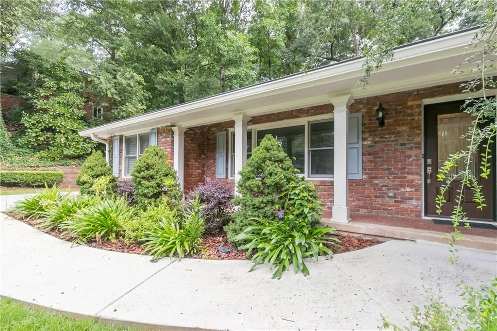 300 Beachland Drive, Sandy Springs, Georgia 30342, 5 Bedrooms Bedrooms, ,3 BathroomsBathrooms,Residential,Sold,300 Beachland Drive,5885000