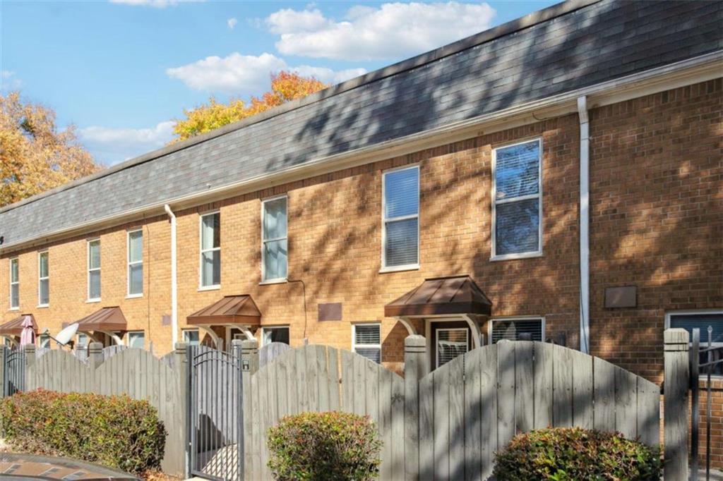 155 N River Unit B, Sandy Springs, Georgia 30350, 2 Bedrooms Bedrooms, ,2 BathroomsBathrooms,Residential,Sold,155 N River Unit B,7301789