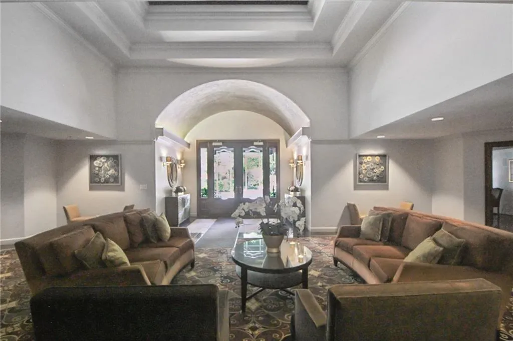 1735 Peachtree Street Ne Unit 121, Atlanta, Georgia 30309, 2 Bedrooms Bedrooms, ,2 BathroomsBathrooms,Residential,For Sale,1735 Peachtree Street Ne Unit 121,7623303