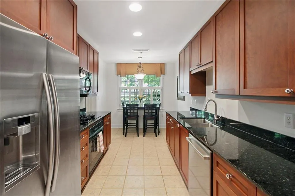 1735 Peachtree Street Ne Unit 121, Atlanta, Georgia 30309, 2 Bedrooms Bedrooms, ,2 BathroomsBathrooms,Residential,For Sale,1735 Peachtree Street Ne Unit 121,7623303