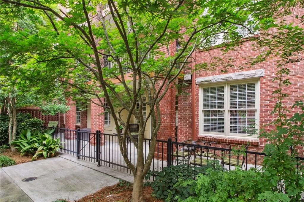 1735 Peachtree Street Ne Unit 121, Atlanta, Georgia 30309, 2 Bedrooms Bedrooms, ,2 BathroomsBathrooms,Residential,For Sale,1735 Peachtree Street Ne Unit 121,7623303