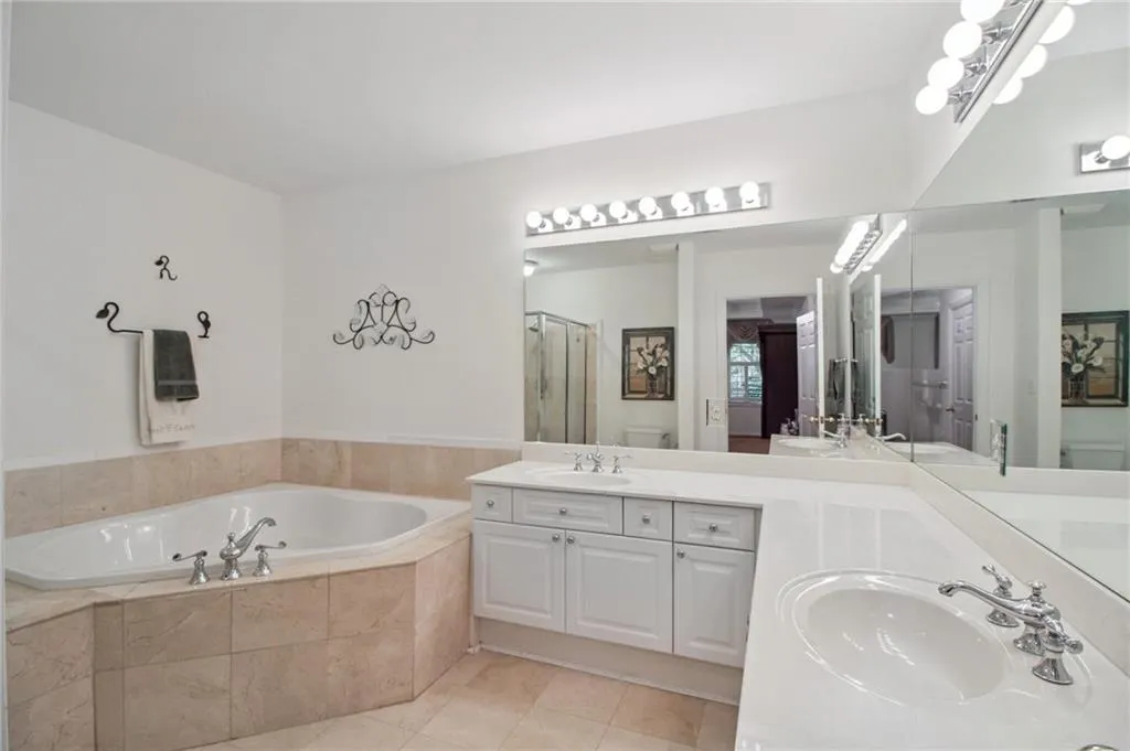 1735 Peachtree Street Ne Unit 121, Atlanta, Georgia 30309, 2 Bedrooms Bedrooms, ,2 BathroomsBathrooms,Residential,For Sale,1735 Peachtree Street Ne Unit 121,7623303