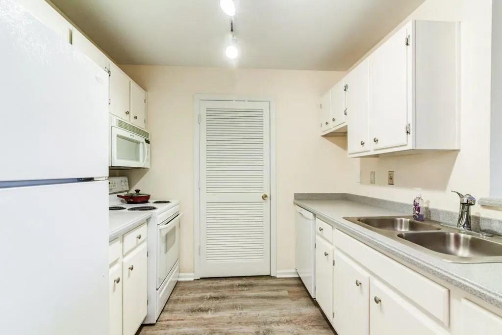 528 Granville Court Unit 528, Sandy Springs, Georgia 30328, 1 Bedroom Bedrooms, ,1 BathroomBathrooms,Residential,Sold,528 Granville Court Unit 528,5966060