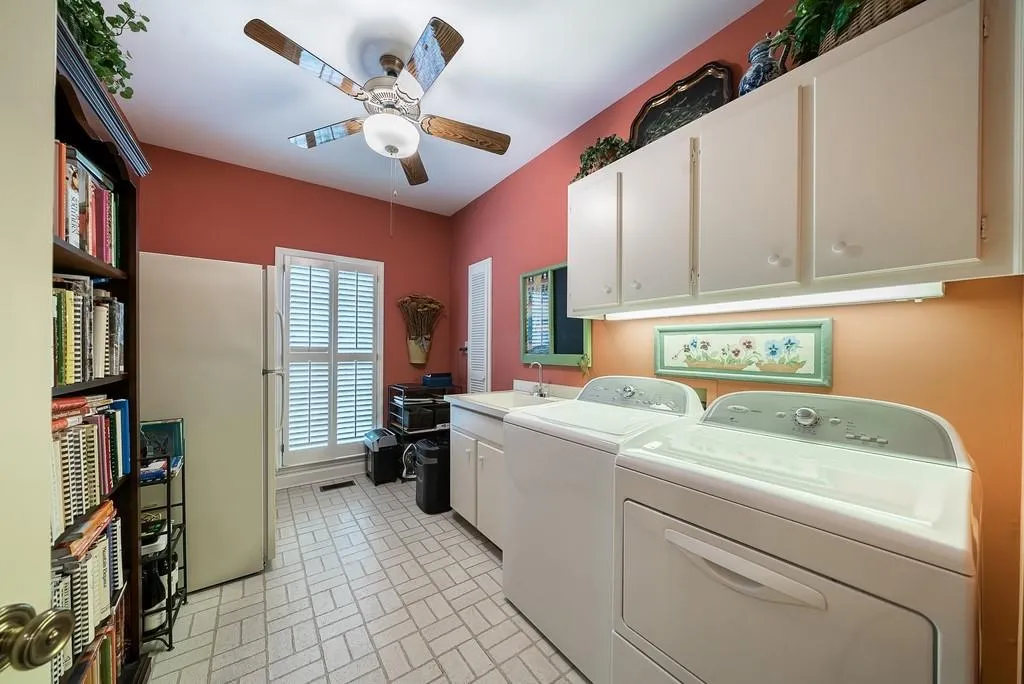 5465 New Wellington Close, Sandy Springs, Georgia 30327, 5 Bedrooms Bedrooms, ,4 BathroomsBathrooms,Residential,Sold,5465 New Wellington Close,6975098