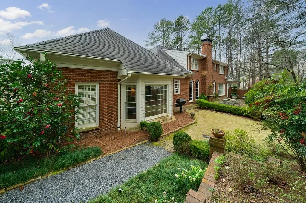 5465 New Wellington Close, Sandy Springs, Georgia 30327, 5 Bedrooms Bedrooms, ,4 BathroomsBathrooms,Residential,Sold,5465 New Wellington Close,6975098