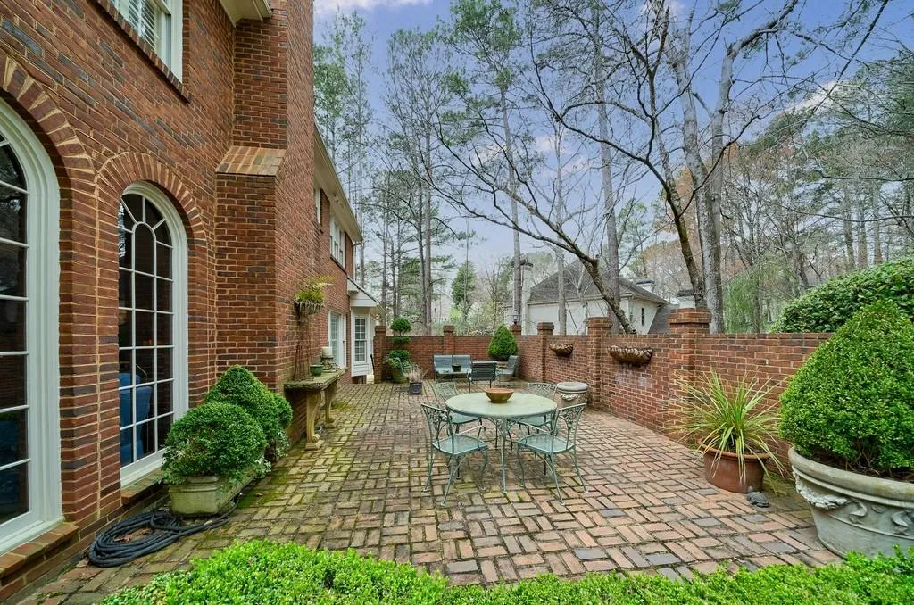 5465 New Wellington Close, Sandy Springs, Georgia 30327, 5 Bedrooms Bedrooms, ,4 BathroomsBathrooms,Residential,Sold,5465 New Wellington Close,6975098