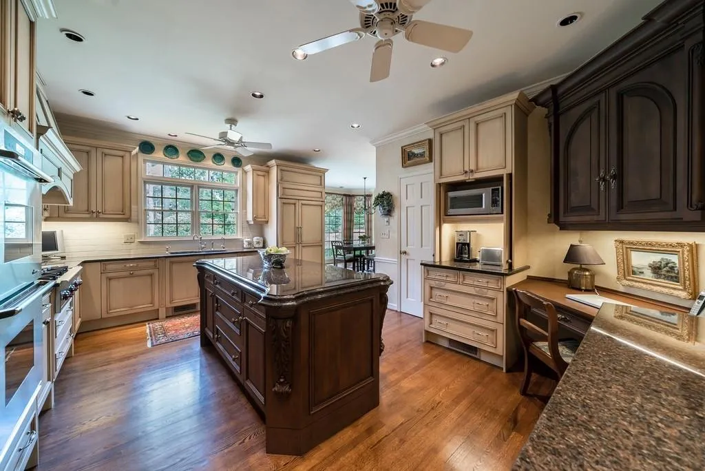 5465 New Wellington Close, Sandy Springs, Georgia 30327, 5 Bedrooms Bedrooms, ,4 BathroomsBathrooms,Residential,Sold,5465 New Wellington Close,6975098