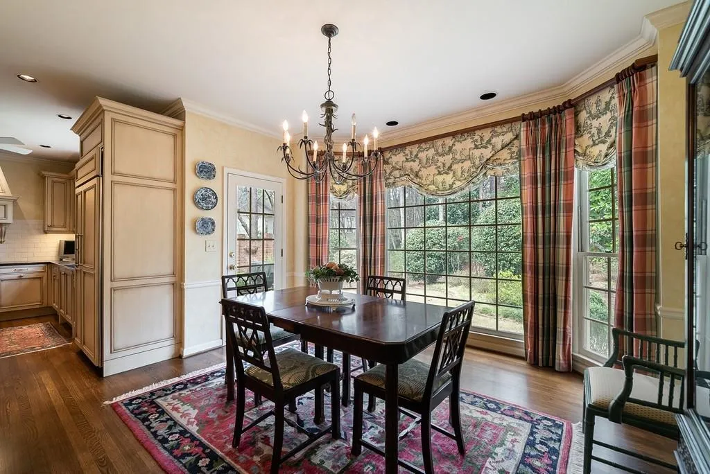 5465 New Wellington Close, Sandy Springs, Georgia 30327, 5 Bedrooms Bedrooms, ,4 BathroomsBathrooms,Residential,Sold,5465 New Wellington Close,6975098
