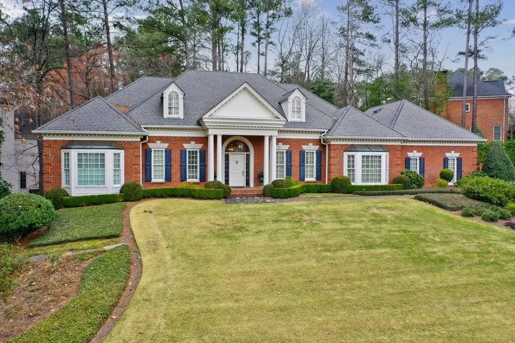5465 New Wellington Close, Sandy Springs, Georgia 30327, 5 Bedrooms Bedrooms, ,4 BathroomsBathrooms,Residential,Sold,5465 New Wellington Close,6975098