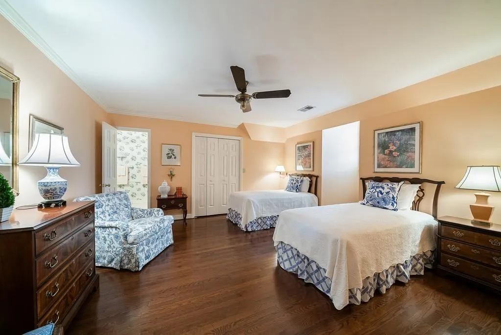 5465 New Wellington Close, Sandy Springs, Georgia 30327, 5 Bedrooms Bedrooms, ,4 BathroomsBathrooms,Residential,Sold,5465 New Wellington Close,6975098