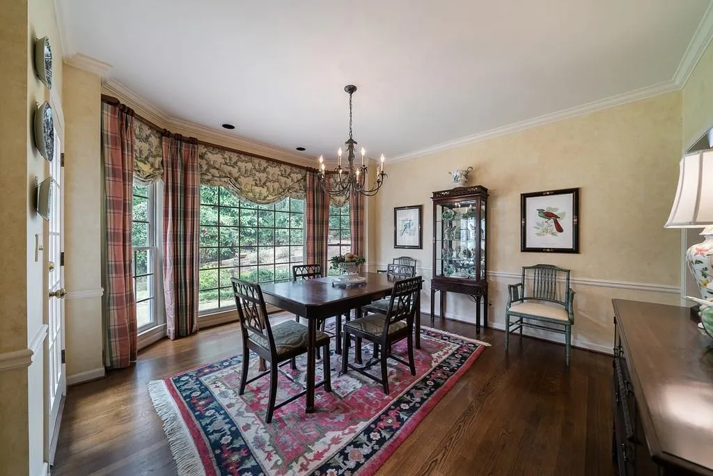 5465 New Wellington Close, Sandy Springs, Georgia 30327, 5 Bedrooms Bedrooms, ,4 BathroomsBathrooms,Residential,Sold,5465 New Wellington Close,6975098