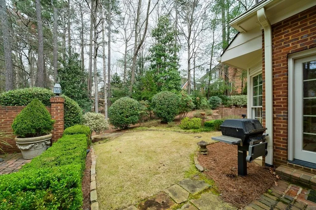 5465 New Wellington Close, Sandy Springs, Georgia 30327, 5 Bedrooms Bedrooms, ,4 BathroomsBathrooms,Residential,Sold,5465 New Wellington Close,6975098