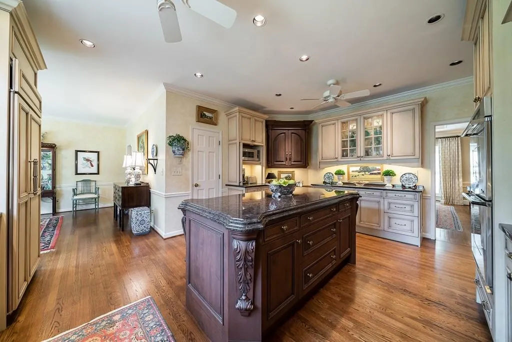 5465 New Wellington Close, Sandy Springs, Georgia 30327, 5 Bedrooms Bedrooms, ,4 BathroomsBathrooms,Residential,Sold,5465 New Wellington Close,6975098