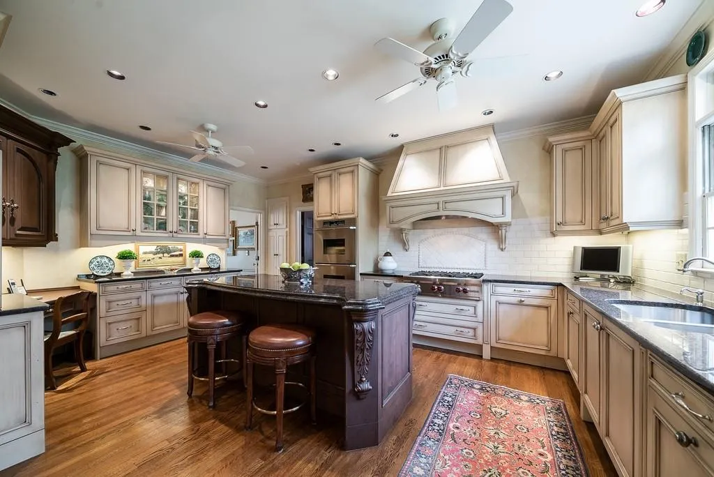 5465 New Wellington Close, Sandy Springs, Georgia 30327, 5 Bedrooms Bedrooms, ,4 BathroomsBathrooms,Residential,Sold,5465 New Wellington Close,6975098