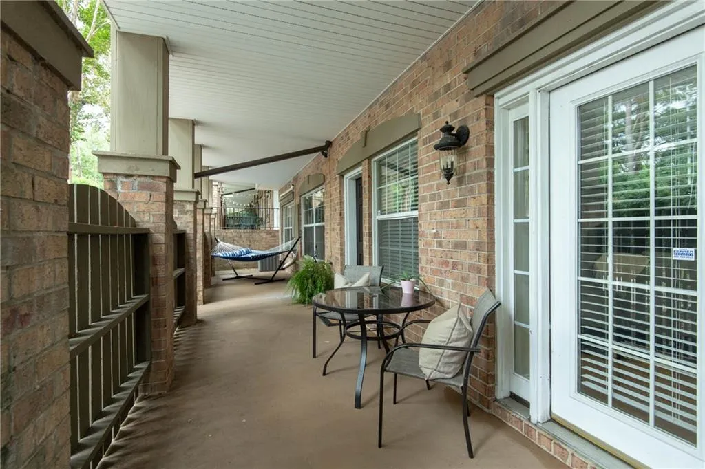 6980 Roswell Road Unit E12, Atlanta, Georgia 30328, 2 Bedrooms Bedrooms, ,1 BathroomBathrooms,Residential,Sold,6980 Roswell Road Unit E12,6084612