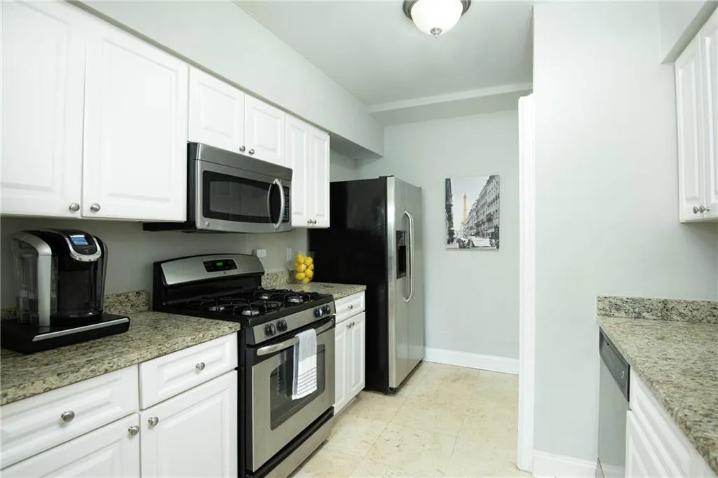 6980 Roswell Road Unit E12, Atlanta, Georgia 30328, 2 Bedrooms Bedrooms, ,1 BathroomBathrooms,Residential,Sold,6980 Roswell Road Unit E12,6084612