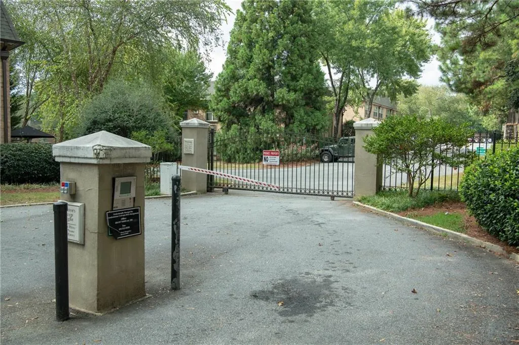 6980 Roswell Road Unit E12, Atlanta, Georgia 30328, 2 Bedrooms Bedrooms, ,1 BathroomBathrooms,Residential,Sold,6980 Roswell Road Unit E12,6084612