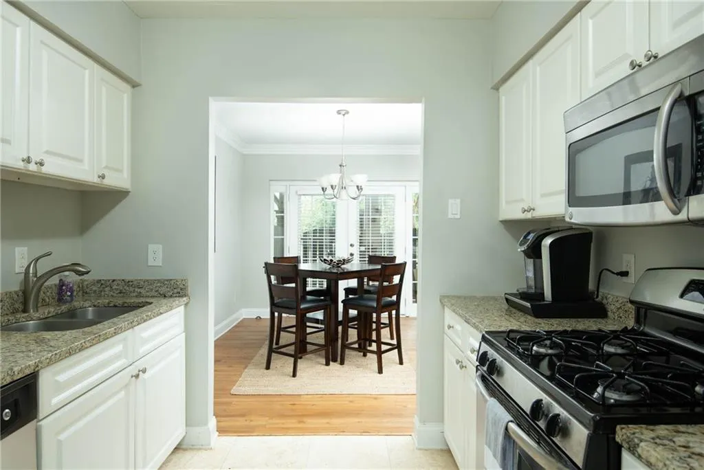6980 Roswell Road Unit E12, Atlanta, Georgia 30328, 2 Bedrooms Bedrooms, ,1 BathroomBathrooms,Residential,Sold,6980 Roswell Road Unit E12,6084612