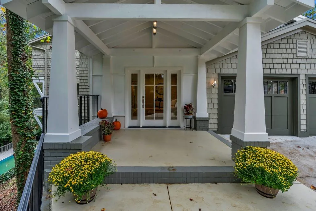 305 River Knoll Drive, Sandy Springs, Georgia 30328, 5 Bedrooms Bedrooms, ,4 BathroomsBathrooms,Residential,Sold,305 River Knoll Drive,6806590