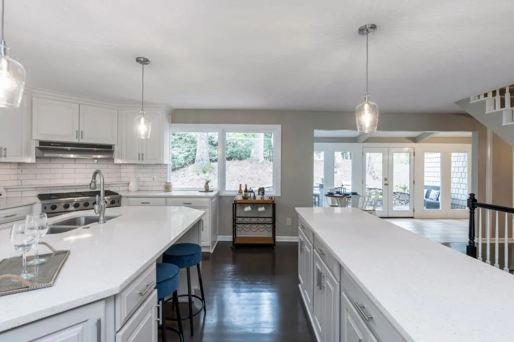305 River Knoll Drive, Sandy Springs, Georgia 30328, 5 Bedrooms Bedrooms, ,4 BathroomsBathrooms,Residential,Sold,305 River Knoll Drive,6806590