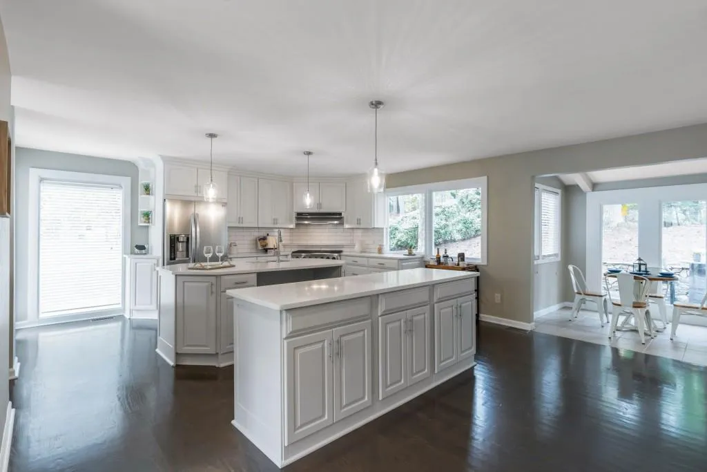305 River Knoll Drive, Sandy Springs, Georgia 30328, 5 Bedrooms Bedrooms, ,4 BathroomsBathrooms,Residential,Sold,305 River Knoll Drive,6806590