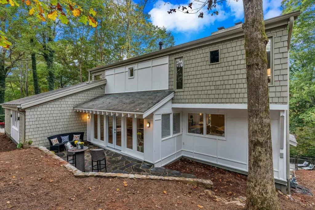 305 River Knoll Drive, Sandy Springs, Georgia 30328, 5 Bedrooms Bedrooms, ,4 BathroomsBathrooms,Residential,Sold,305 River Knoll Drive,6806590