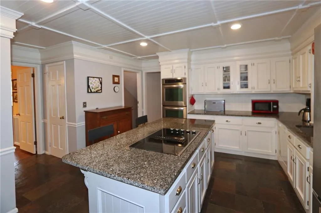 6260 River Overlook Drive, Atlanta, Georgia 30328, 4 Bedrooms Bedrooms, ,3 BathroomsBathrooms,Residential,Sold,6260 River Overlook Drive,6503992