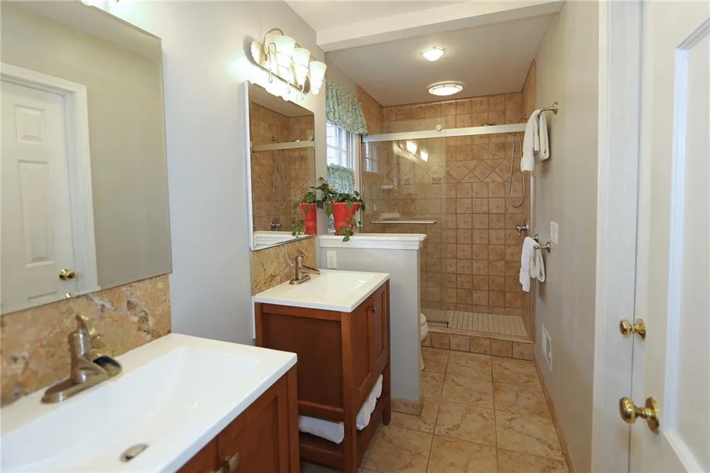 6260 River Overlook Drive, Atlanta, Georgia 30328, 4 Bedrooms Bedrooms, ,3 BathroomsBathrooms,Residential,Sold,6260 River Overlook Drive,6503992