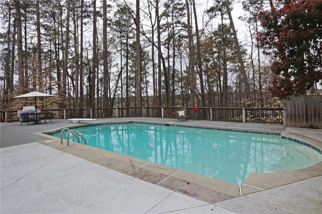 6260 River Overlook Drive, Atlanta, Georgia 30328, 4 Bedrooms Bedrooms, ,3 BathroomsBathrooms,Residential,Sold,6260 River Overlook Drive,6503992