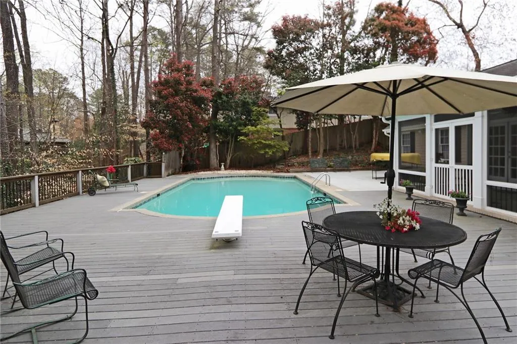 6260 River Overlook Drive, Atlanta, Georgia 30328, 4 Bedrooms Bedrooms, ,3 BathroomsBathrooms,Residential,Sold,6260 River Overlook Drive,6503992