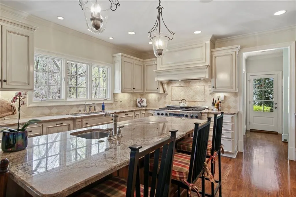 1625 Lazy River Lane, Sandy Springs, Georgia 30350, 5 Bedrooms Bedrooms, ,4 BathroomsBathrooms,Residential,Sold,1625 Lazy River Lane,6864788