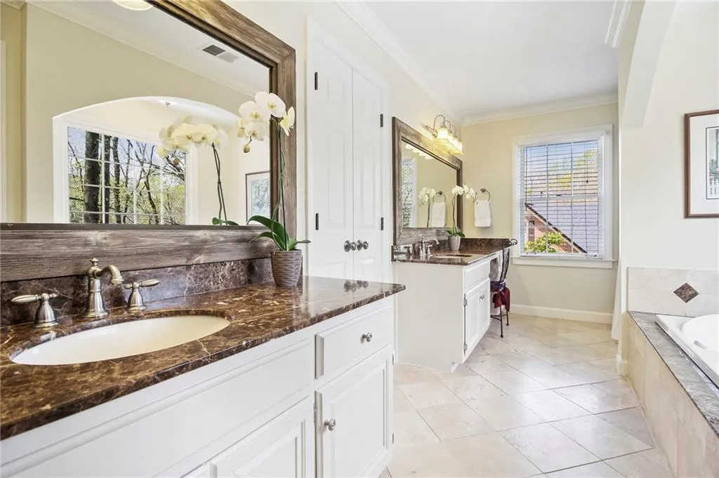 1625 Lazy River Lane, Sandy Springs, Georgia 30350, 5 Bedrooms Bedrooms, ,4 BathroomsBathrooms,Residential,Sold,1625 Lazy River Lane,6864788