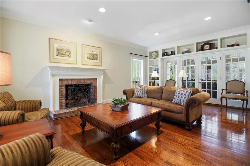 1625 Lazy River Lane, Sandy Springs, Georgia 30350, 5 Bedrooms Bedrooms, ,4 BathroomsBathrooms,Residential,Sold,1625 Lazy River Lane,6864788