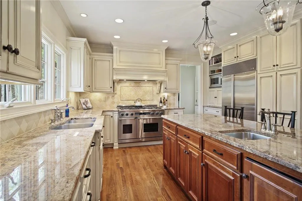 1625 Lazy River Lane, Sandy Springs, Georgia 30350, 5 Bedrooms Bedrooms, ,4 BathroomsBathrooms,Residential,Sold,1625 Lazy River Lane,6864788