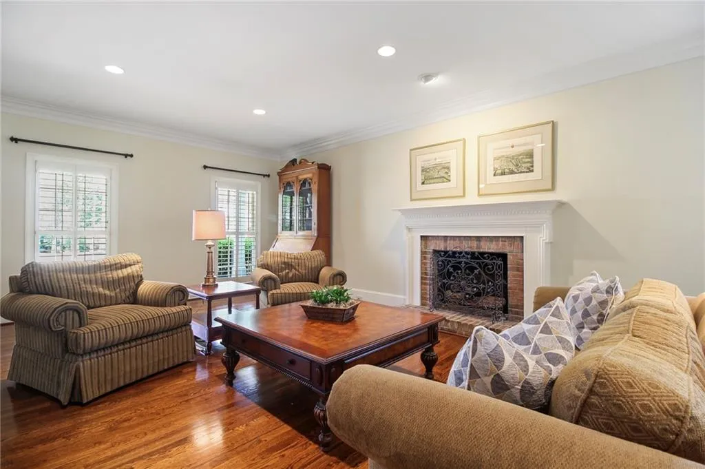 1625 Lazy River Lane, Sandy Springs, Georgia 30350, 5 Bedrooms Bedrooms, ,4 BathroomsBathrooms,Residential,Sold,1625 Lazy River Lane,6864788
