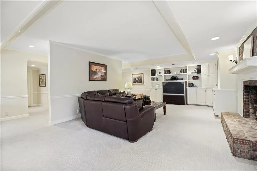 1625 Lazy River Lane, Sandy Springs, Georgia 30350, 5 Bedrooms Bedrooms, ,4 BathroomsBathrooms,Residential,Sold,1625 Lazy River Lane,6864788