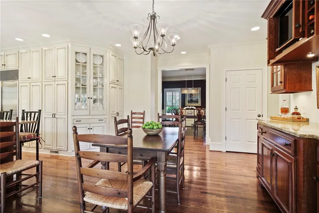 1625 Lazy River Lane, Sandy Springs, Georgia 30350, 5 Bedrooms Bedrooms, ,4 BathroomsBathrooms,Residential,Sold,1625 Lazy River Lane,6864788