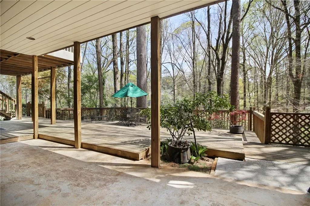 1625 Lazy River Lane, Sandy Springs, Georgia 30350, 5 Bedrooms Bedrooms, ,4 BathroomsBathrooms,Residential,Sold,1625 Lazy River Lane,6864788