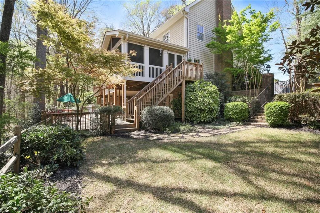 1625 Lazy River Lane, Sandy Springs, Georgia 30350, 5 Bedrooms Bedrooms, ,4 BathroomsBathrooms,Residential,Sold,1625 Lazy River Lane,6864788