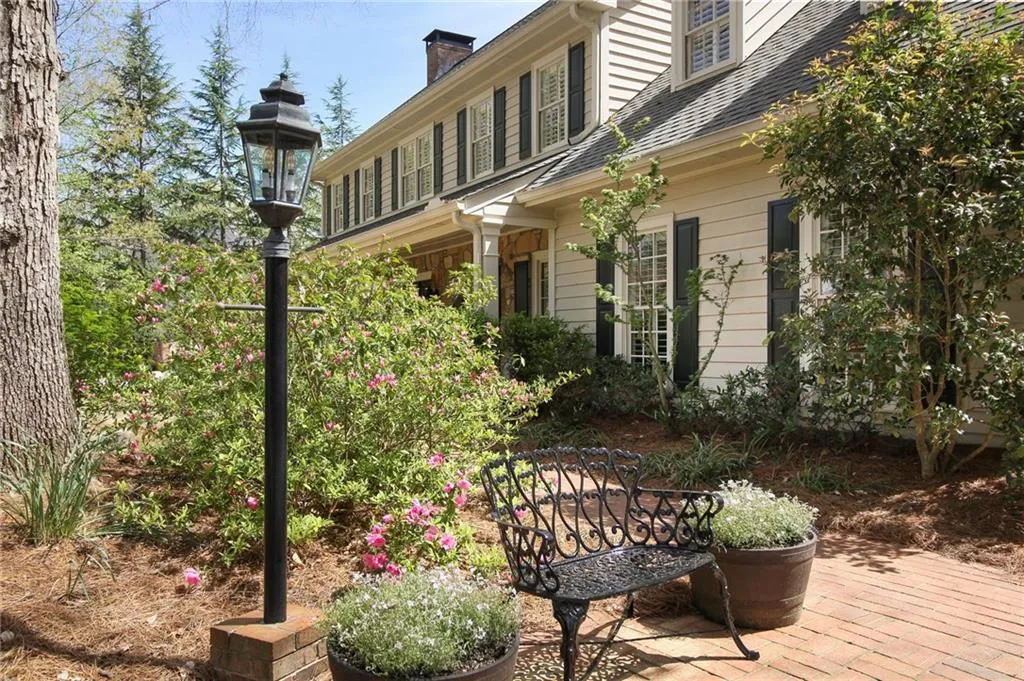 1625 Lazy River Lane, Sandy Springs, Georgia 30350, 5 Bedrooms Bedrooms, ,4 BathroomsBathrooms,Residential,Sold,1625 Lazy River Lane,6864788