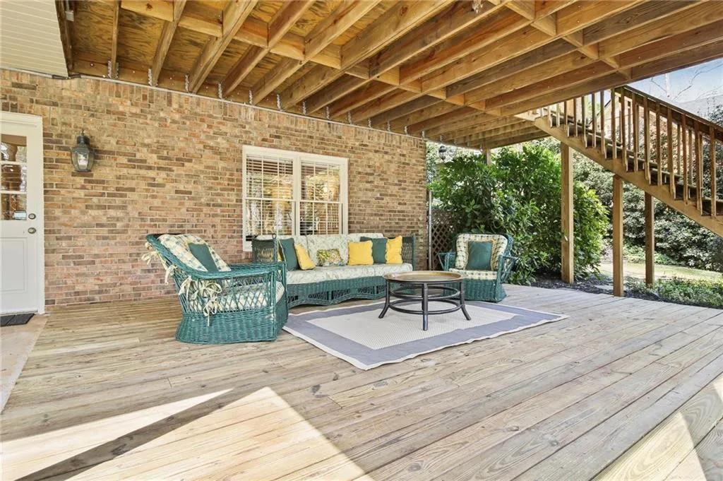 1625 Lazy River Lane, Sandy Springs, Georgia 30350, 5 Bedrooms Bedrooms, ,4 BathroomsBathrooms,Residential,Sold,1625 Lazy River Lane,6864788