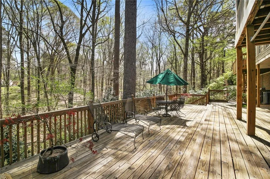 1625 Lazy River Lane, Sandy Springs, Georgia 30350, 5 Bedrooms Bedrooms, ,4 BathroomsBathrooms,Residential,Sold,1625 Lazy River Lane,6864788