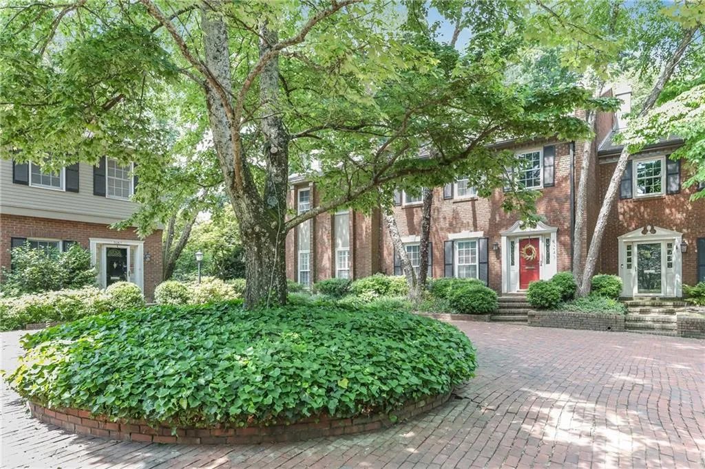 5243 Glenridge Drive, Atlanta, Georgia 30342, 3 Bedrooms Bedrooms, ,2 BathroomsBathrooms,Residential,Sold,5243 Glenridge Drive,6893454